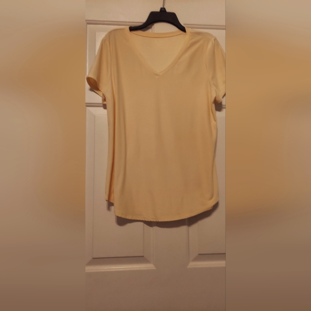 Jr v neck top